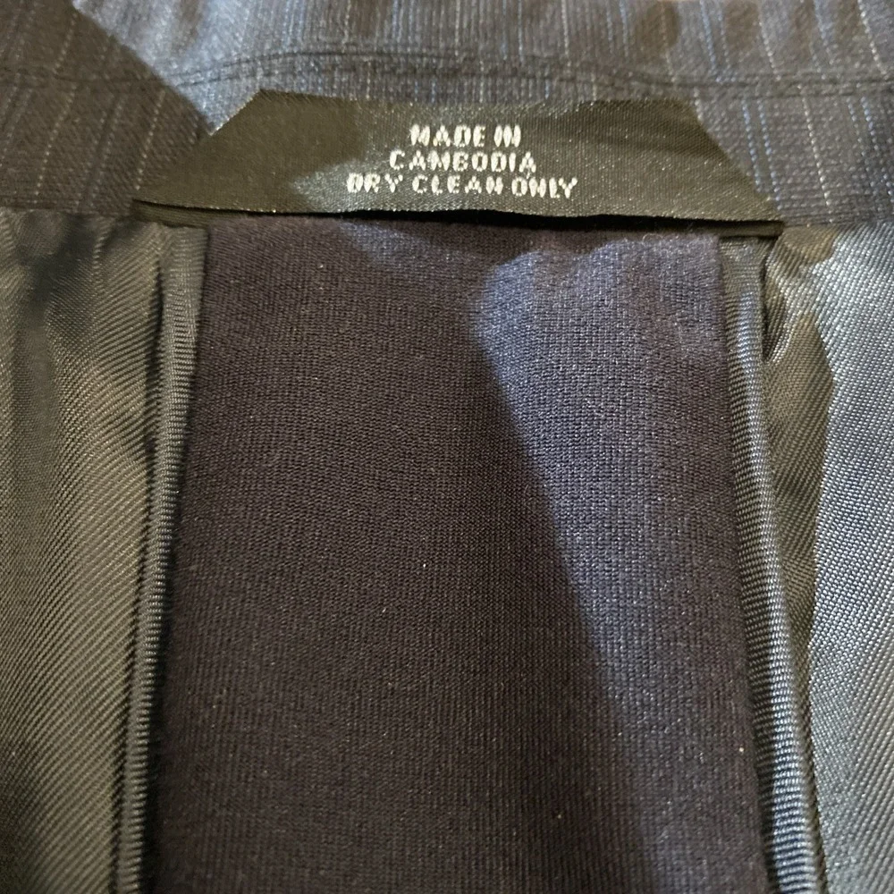 Haggar 2 Piece Suit Mens 46R/W 42/32 Black With Blue Stripe Jacket Pants Classic